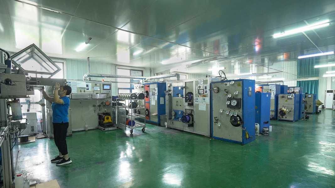 Shandong Yibo Optronics Technology Co., Ltd. linea di produzione del produttore